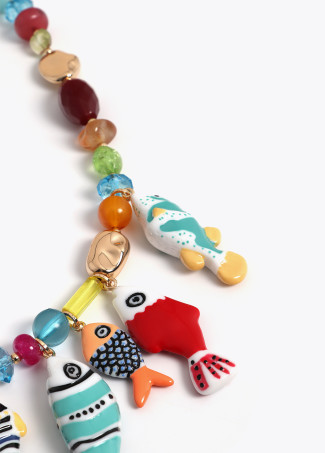 Collier en cristaux multicolores avec charms poisson