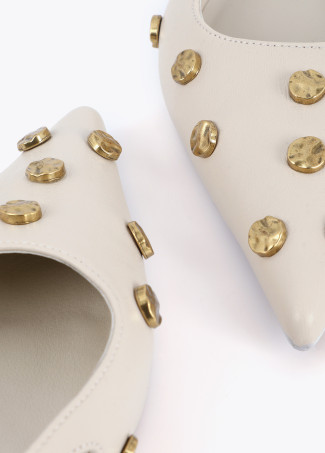 Scarpa con Tacco e Dettaglio Borchie