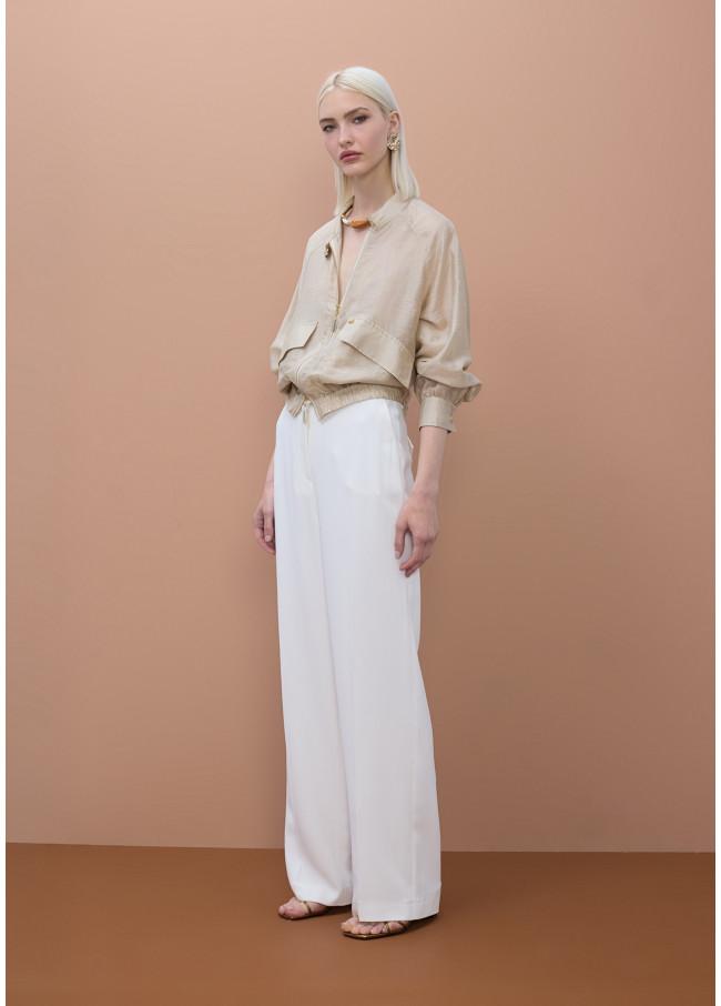 Jaqueta Bomber com Mangas Raglan e Bolsos