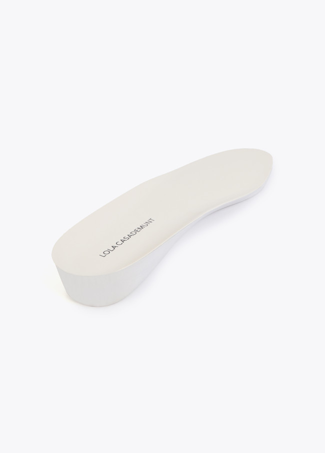 Tênis com Anabela Interna em Tecidos Combinados...