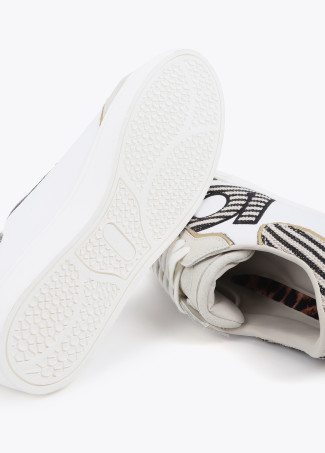 Baskets avec Logo en Tissus Combinés et Détails en Cuir