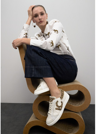 Baskets avec Logo en Tissus Combinés et Détails en Cuir