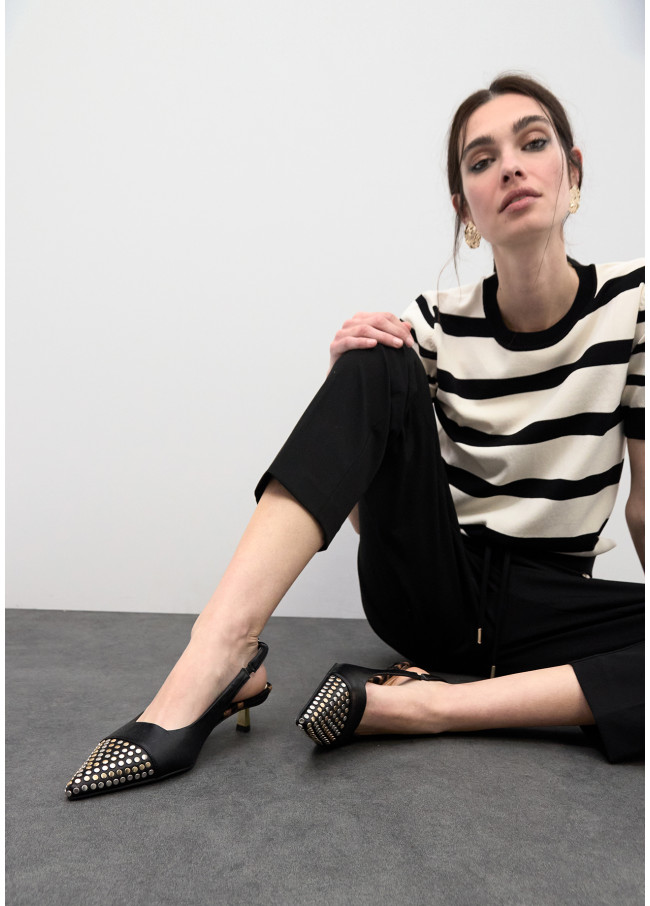 Chaussures à talons ouverts à clous