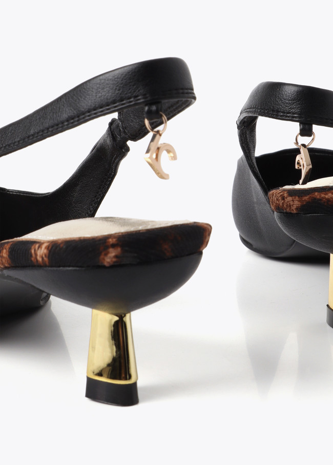 Chaussures à talons ouverts à clous