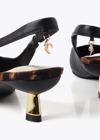 Chaussures à talons ouverts à clous