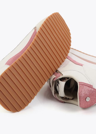 Deportiva con plataforma bicolor en tejidos combinados y detalles en piel