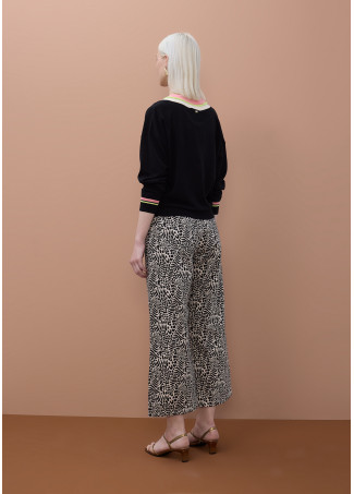 Maglione Scollo a V con Contrasto e Dettaglio Treccia