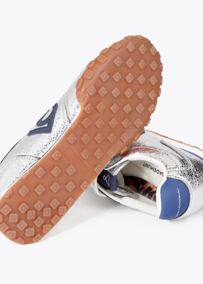 Sneaker in materiale metallizzato