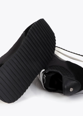 Deportiva con plataforma bicolor Y tejidos combinados