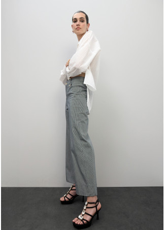 Sapato de Salto com Detalhes de Cristal nas Tiras