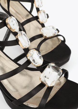 Chaussure à Talon avec Détails Cristal sur les Brides