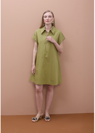 Kurzes Hemdkleid mit kurzen Ärmeln