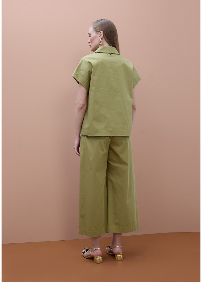 Chemise à col en V et fermeture éclair