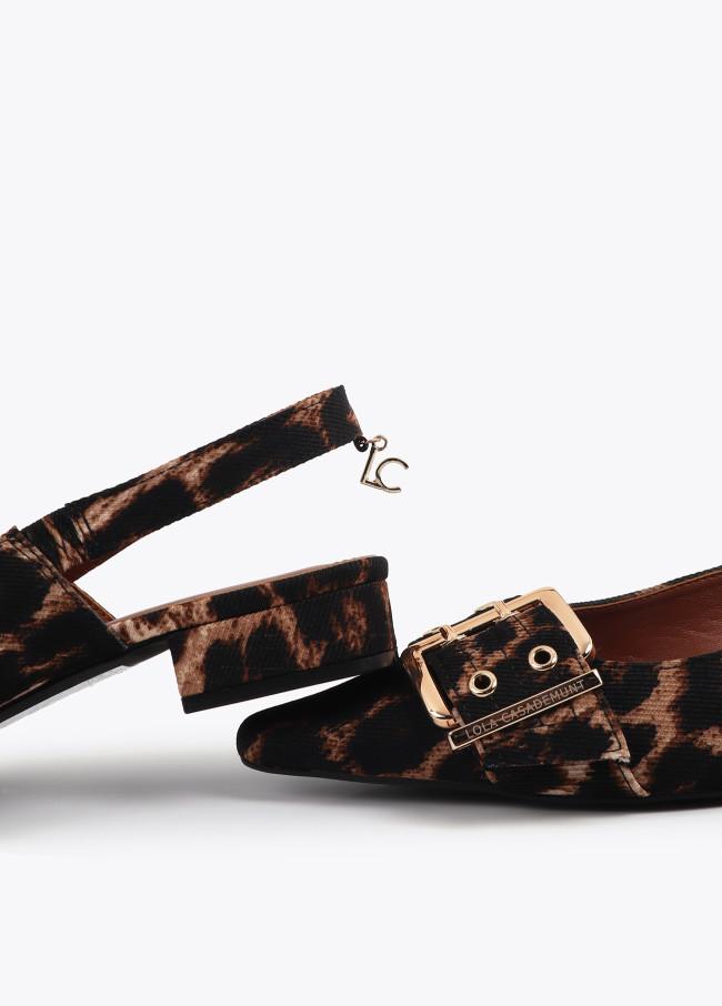 Flacher Schuh mit Riemen und personalisierten...