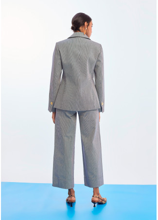 Tailliertes Blazer mit Streifen und Wappen auf der Tasche