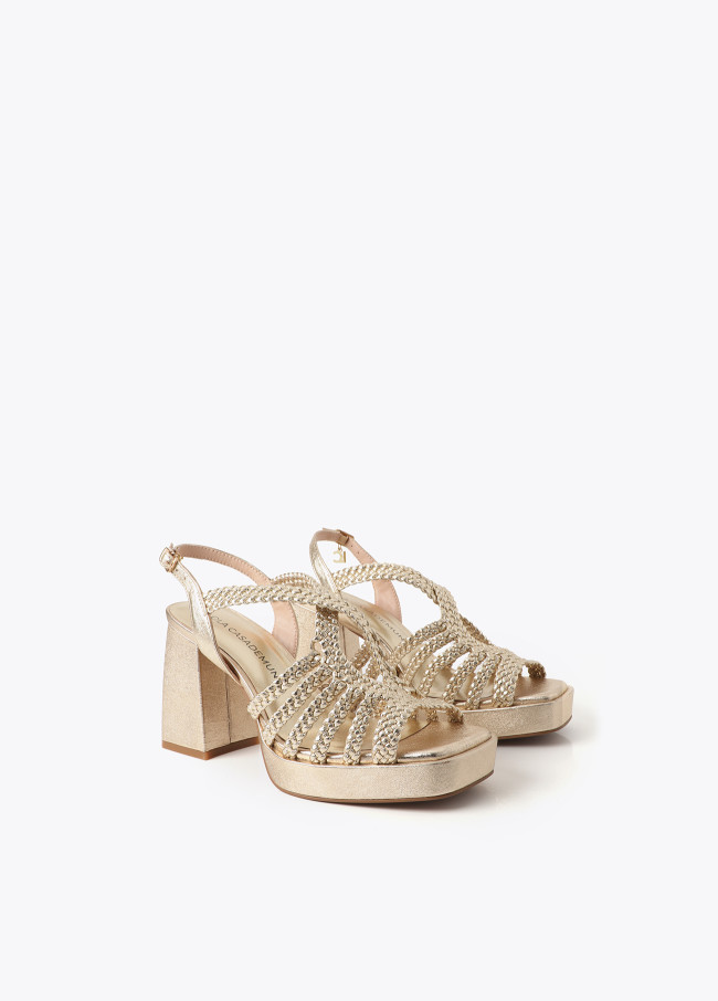 Metallic Sandalette mit geflochtenen Riemen