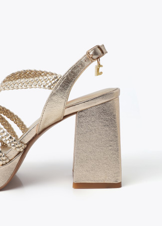 Metallic Sandalette mit geflochtenen Riemen