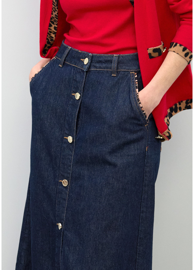 Langer Jeansrock mit Leopardenbesatz Details an...