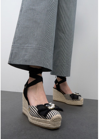 Compensée en Toile Rayée avec Détail Nœud