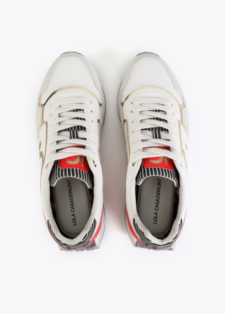 Deportiva con plataforma tricolor y detalles en piel