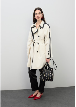 Trench contraste en efecto piel