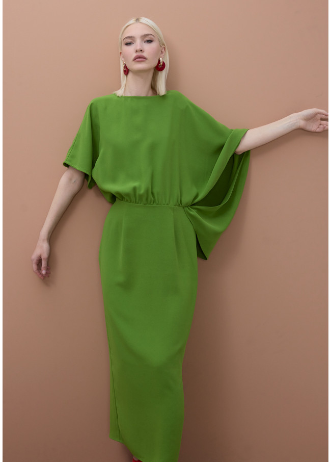 Vestido com Manga Assimétrica