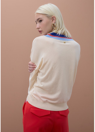 V-Ausschnitt Pullover mit Kontrastfarben und Zopfmuster Detail