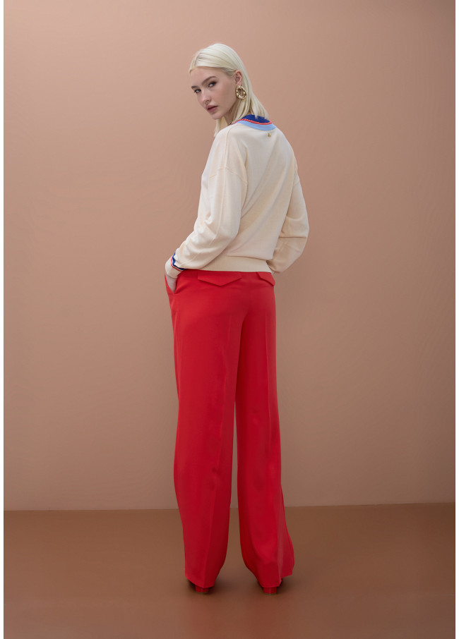 Maglione Collo a V a Contrasto e Dettaglio Treccia