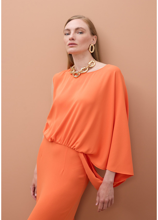 Vestido de Manga Assimétrica