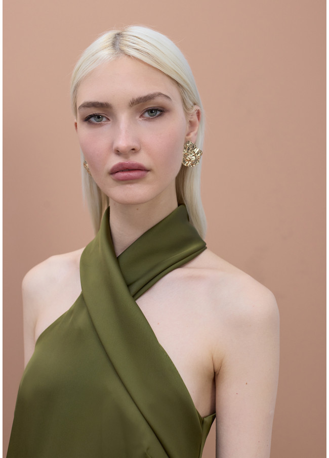 Vestido de Cetim com Gola Halter