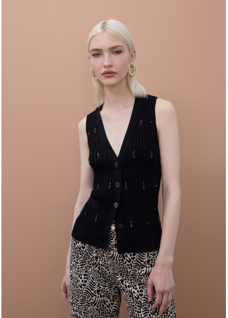 Top de cardigan com joias