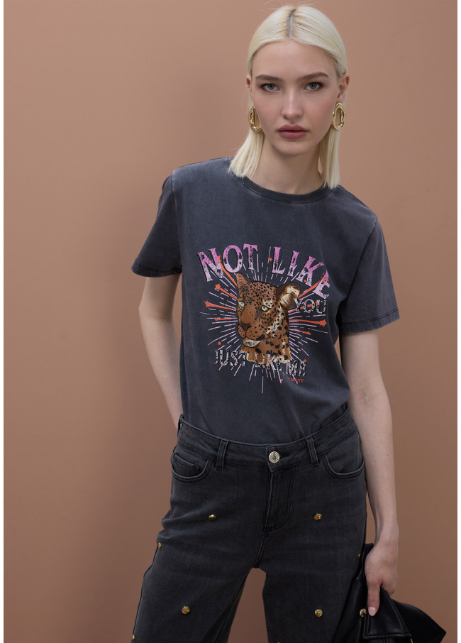 Camiseta de Efeito Lavado com Estampa Posicional