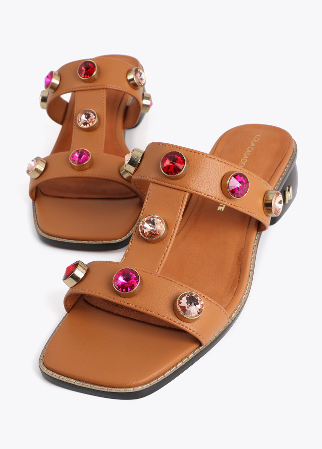 Sandalen mit Absatz und Maxi-Kristallen