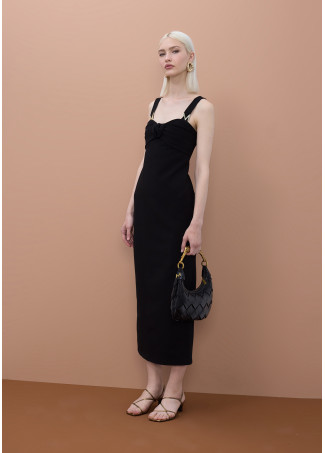 Robe noire à bretelles