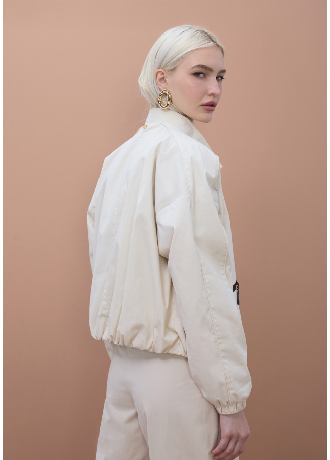 Bomber com Zíperes Lacados Visíveis