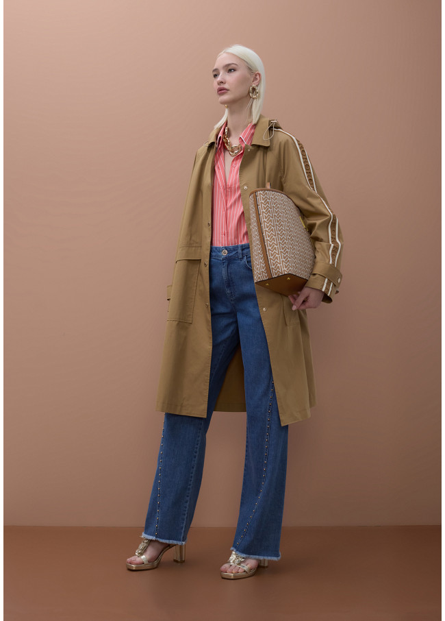 Trench oversize detalle cintas personalizadas