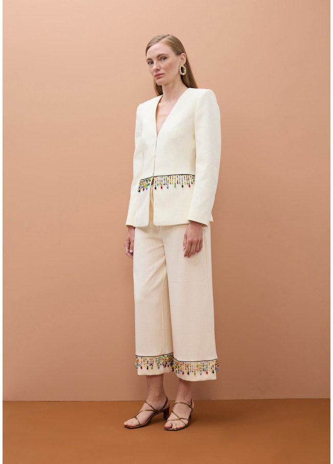 Calça cropped com pedras multicoloridas