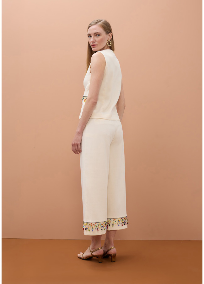 Calça cropped com pedras multicoloridas