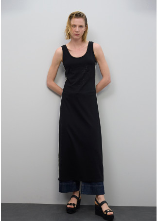 Vestito sportivo nero con strisce laterali