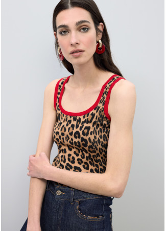 Top mit Rotem Kontrast-Ripp