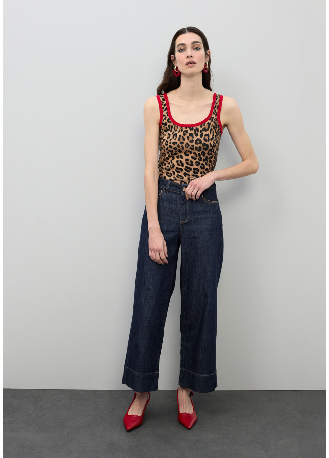 Top con rib a contraste rojo