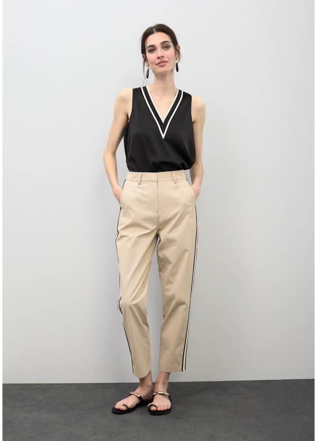 Pantaloni dritti con bande laterali a righe