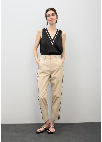 Pantalon droit avec bandes latérales rayées