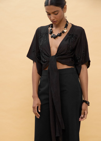 Gebundene Bluse mit Ton-in-Ton-Details