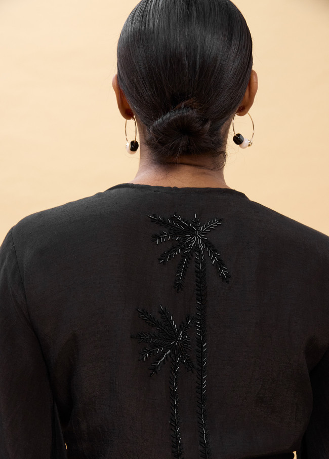 Blouse nouée avec détails ton sur ton