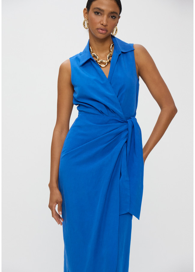 Robe en lin avec col chemise et nœud latéral