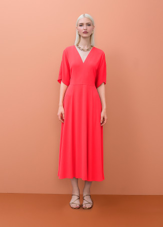 Vestido longo de manga curta com cinto de tecido