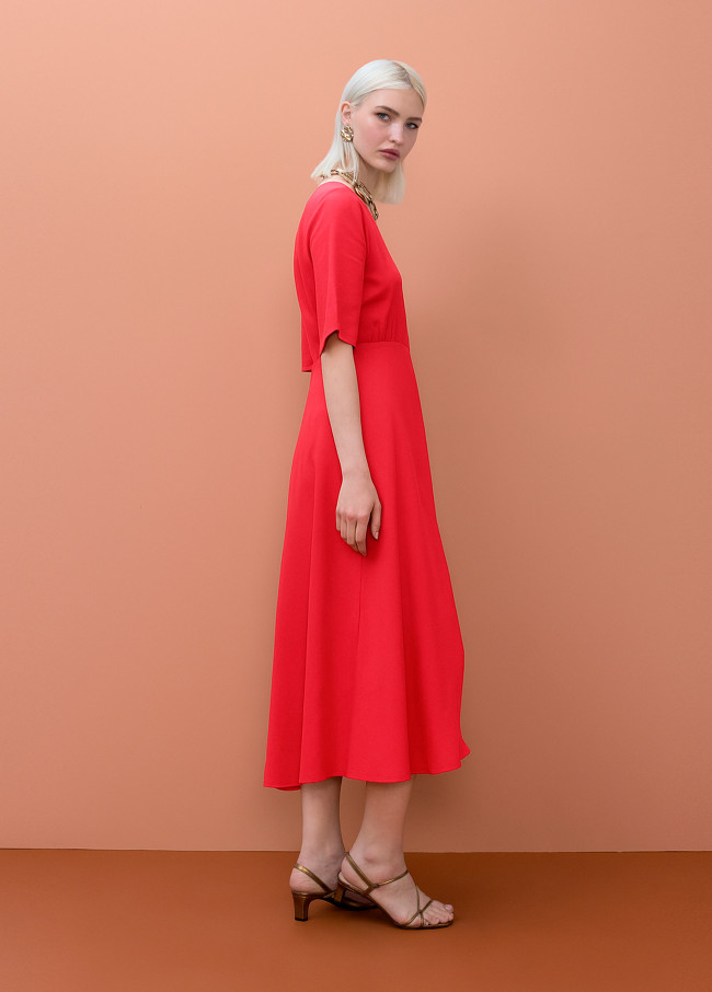 Vestido longo de manga curta com cinto de tecido