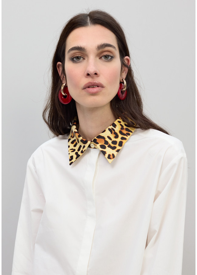 Blusa in popeline con contrasto animalier