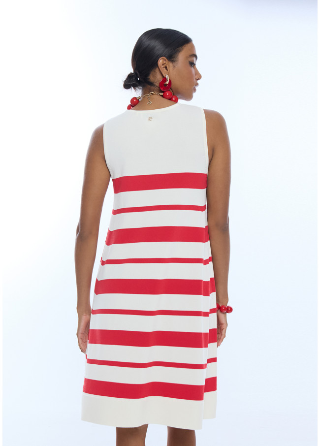 Abito corto in maglia con spalline larghe...